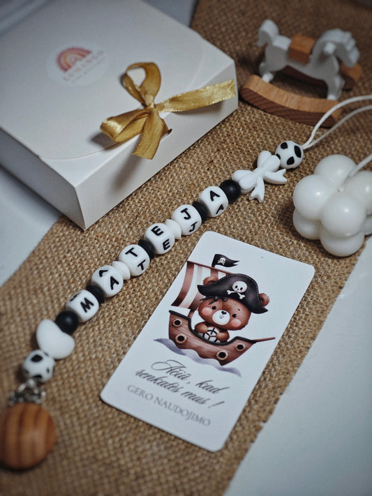 Rankų darbo personalizuotas vardinis čiulptuko laikiklis