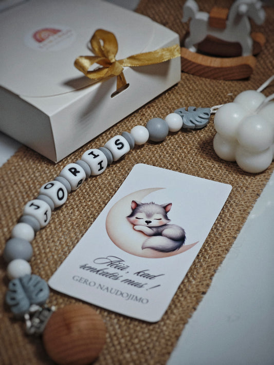 Rankų darbo personalizuotas vardinis čiulptuko laikiklis