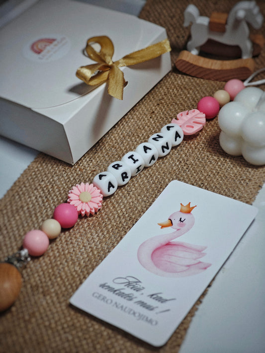 Rankų darbo personalizuotas vardinis čiulptuko laikiklis