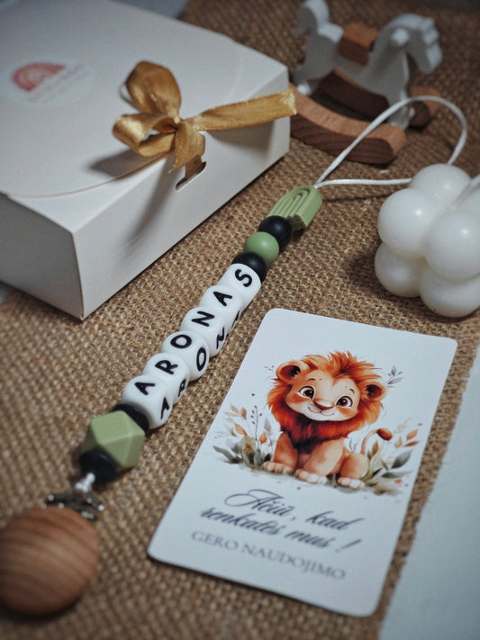 Rankų darbo personalizuotas vardinis čiulptuko laikiklis