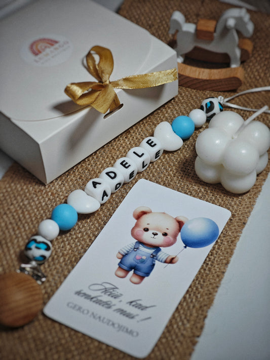 Rankų darbo personalizuotas vardinis čiulptuko laikiklis